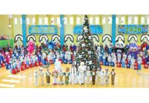 Döwletliler köşgünde terbiýelenýän çagalara Täze ýyl sowgatlary gowşuryldy