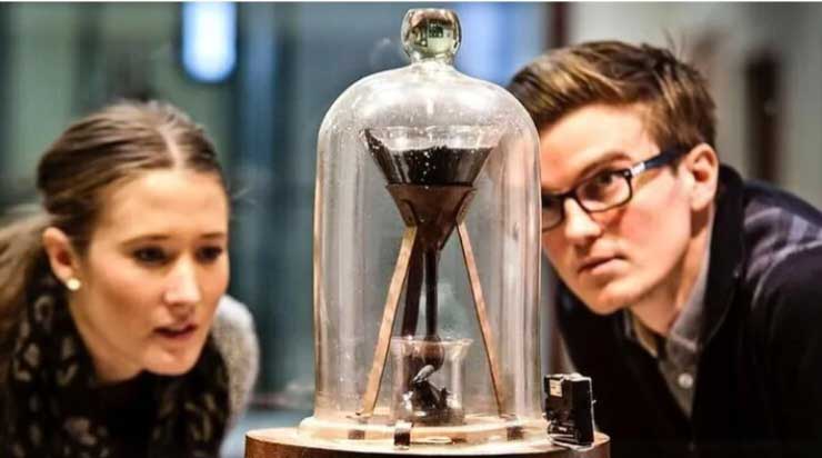 dropping-bitum-for-1-centuri