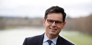 Makron Luwruň täze direktoryny belledi