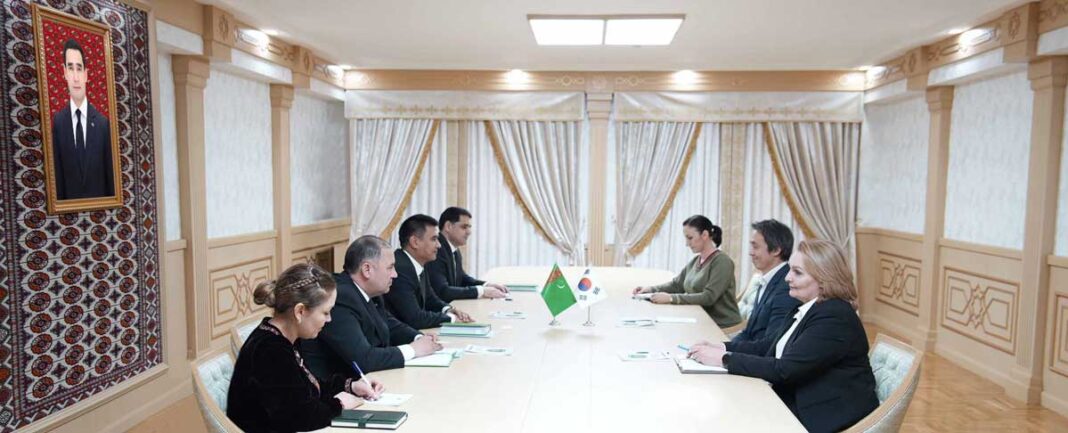 Koreýa-Respublikasynyň-Türkmenistandaky-Ilçihanasynyň-wekilleri-bilen-iş-duşuşygy