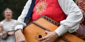 Gusli rus milli saz guraly diýlip ykrar ediler