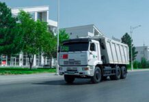 Aşgabatdaky awtoulag kärhanasy ýük awtoulaglarynyň sürüjilerini işe çagyrýar