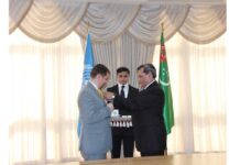 Halkara guramalarynyň wekillerine Türkmenistanyň hemişelik Bitaraplygynyň 30 ýyllygy mynasybetli döwlet sylaglaryny gowşurmak dabarasy geçirildi