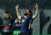 Weteran futbolçy toparyny 1/8 finala çykardy