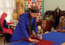 В Ашхабаде обсудили важность сохранения мастерства туркменских вышивальщиц