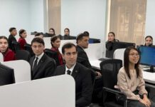 Seminar held via live video link in Japanese