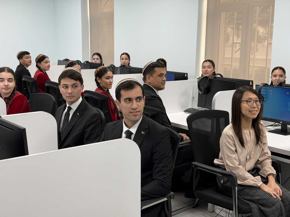 azady-institute-Seminar-held-via-live-video-link-in-Japanese