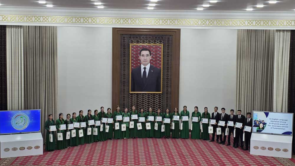 azady institute bayrak-turkmen-talyp