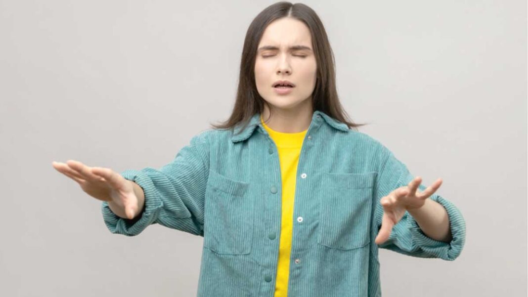 closeing-eyes-gozuni-yummak-960x540