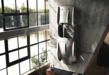 Diwara berkidilýän “Ferrari 250 Testa Rossa” satuwa çykaryldy