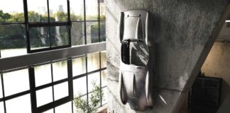 Diwara berkidilýän “Ferrari 250 Testa Rossa” satuwa çykaryldy