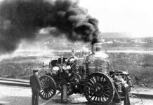 Dünýäde ilkinji bug bilen işleýän ýangyn söndüriji ulag