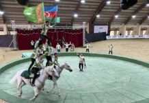 Туркменское конное искусство триумфально представлено в Баку