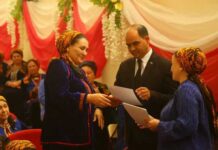 В Гызыларбате чествовали активных и трудолюбивых женщин