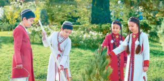 Kimde-kim bir agaç ekse ýadygär…