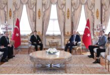 Türkmenistanyň Baş konsuly Stambulyň häkimi bilen duşuşdy