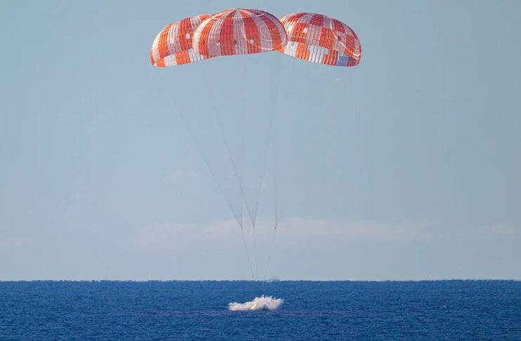 Täze eýýamyň ädimleri: «Artemis II» ekipažy Aýdan dolanyp geldi