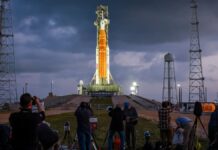 Aýa uçuş başlady