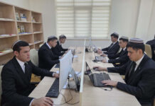 В Туркменистане завершился студенческий хакатон Etut.developer