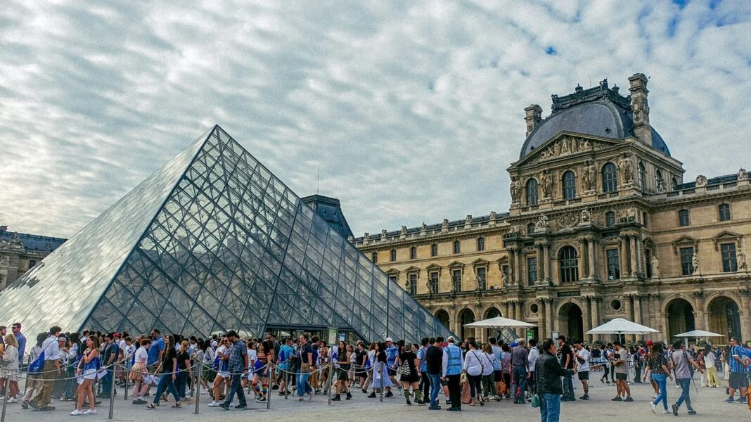 louvre museum paris