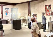 В Токио открылась выставка туркменских костюмов и украшений