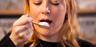 Toprak iýmek sungatmy ýa-da gadymy däp?