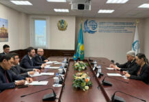 Türkmenistanyň Ilçisi Gazagystan strategik barlaglar institutynyň direktory bilen duşuşdy