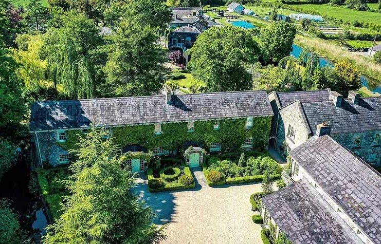 Irlandiýada 20 million ýewro tutuş oba satylýar