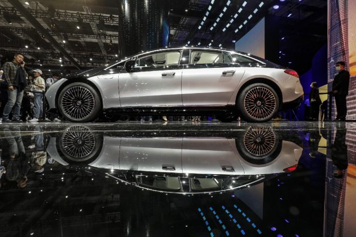 MERCEDES-BENZ EQS Sedan