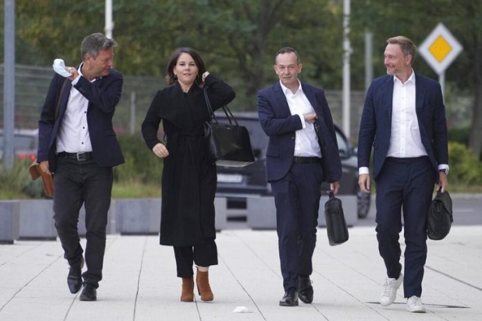 Yeşiller Partisi lideri Annalena Baerbock, Hür Demokratlar Genel Sekreteri Volker Wissing, Hür Demokratlar Lideri Christian Lindner