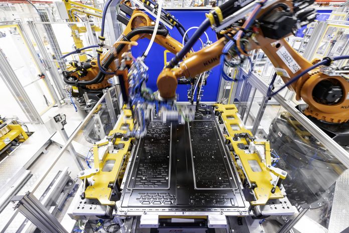 battery-production-at-mercedes-benzs-plant-in-hedelfingen-germanyh