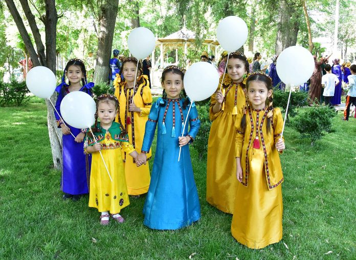 turkmen-girl-chiuldren