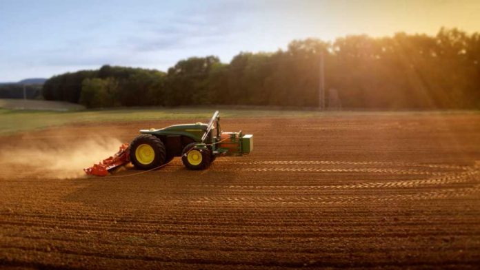 John-deere-driverless-tractor