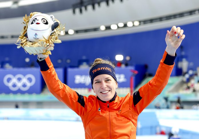 Schaatssters in actie op de 1500 m