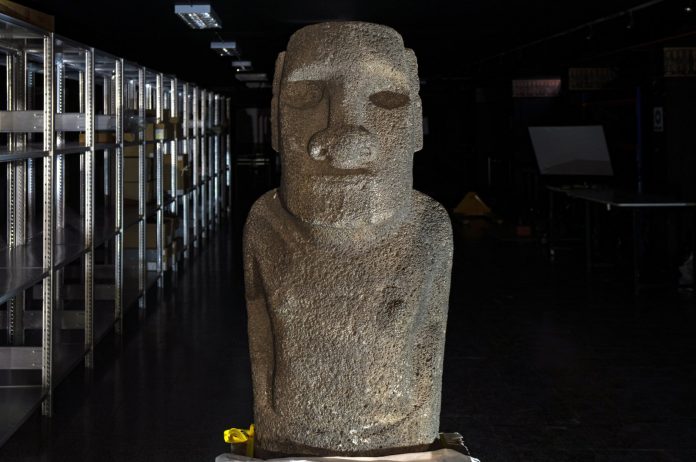 Moai statue chile easter isle 184466