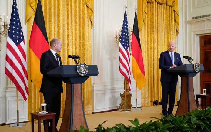 baiden-and-sholz-in-washington