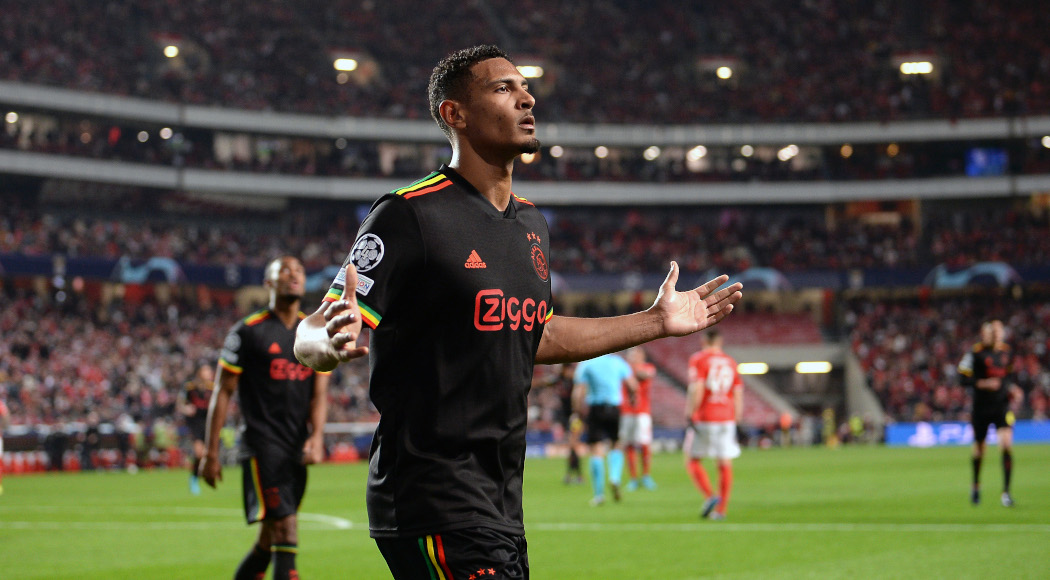 SL Benfica v AFC Ajax: Round Of Sixteen Leg One - UEFA Champions League