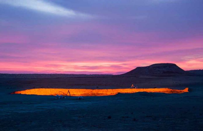 crater_is_situated_on_one_of_the_largest_gas_reserves_in_the-garagum-desert