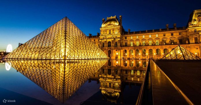 Priority Access Entrance Ticket to the Louvre Museum (Booking Fees Included) in Paris, France