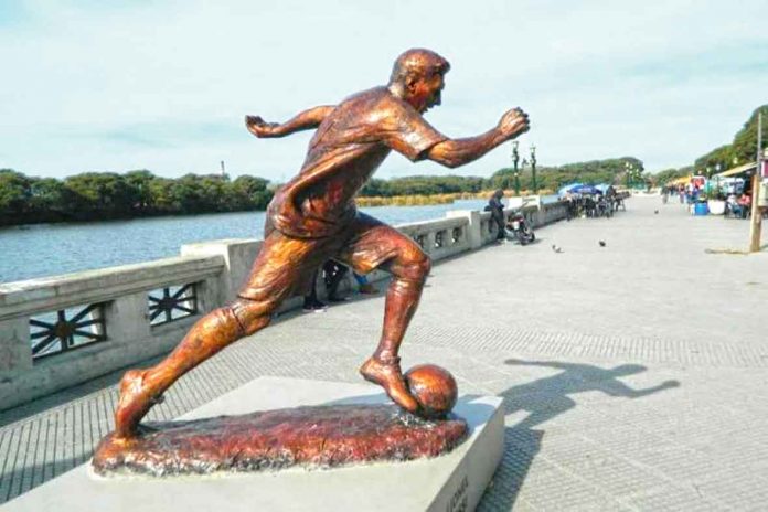 messi-statue