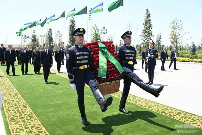 yangi-uzbekistan-park-turkmen-president