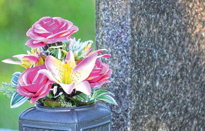 Plastik-bezegler-gadagan-ediler-plastic-flower