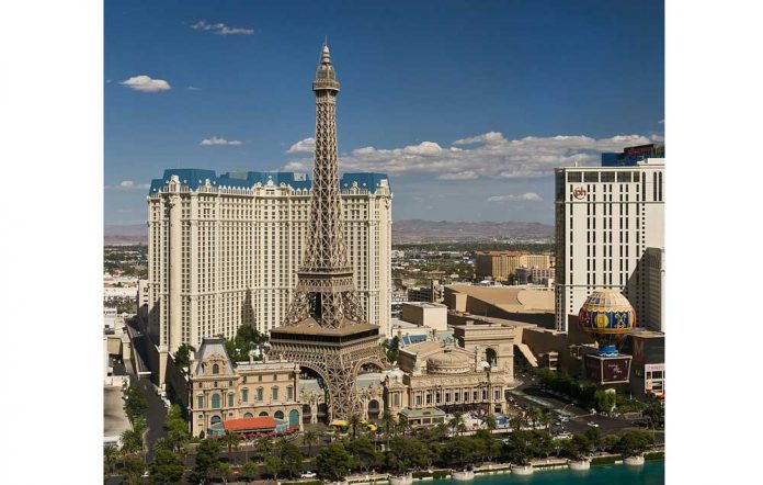 The_hotel_Paris_Las_Vegas-The_Bellagio-eiffel
