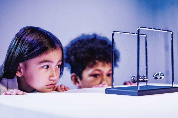 newtons-cradle-nyutonyn-sallancagy