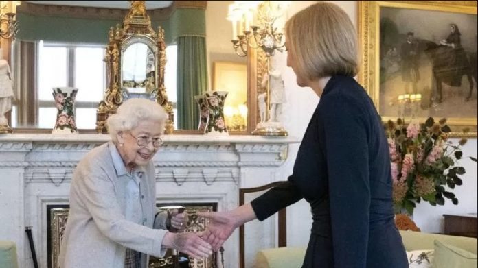 liz truss elisabeth 2 uk