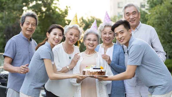 chinese-elderly-happy-birthday-hytay