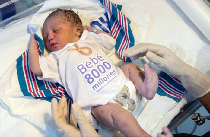 8-billionth-baby-bebe