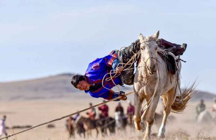 mongolia-horse-games-nomand-race
