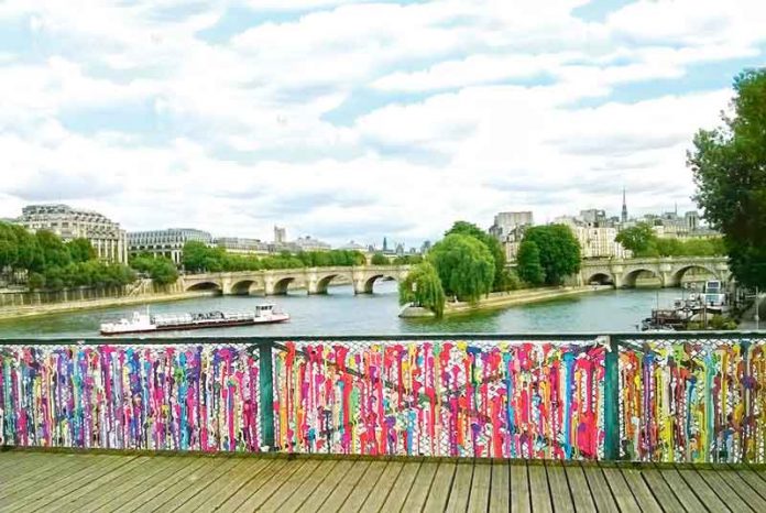 paris-love-bridge-kopri-france