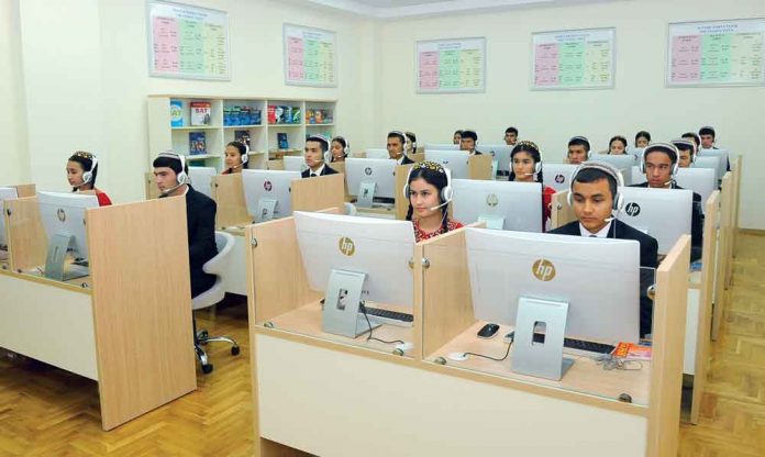dil-owrenmek-language-lingafon-azady-institut-MHB_4203